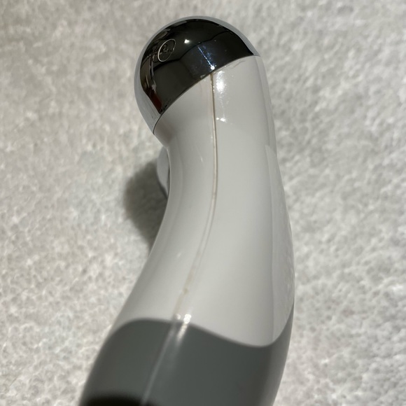 Nuface mini facial toning device. - Picture 5 of 6